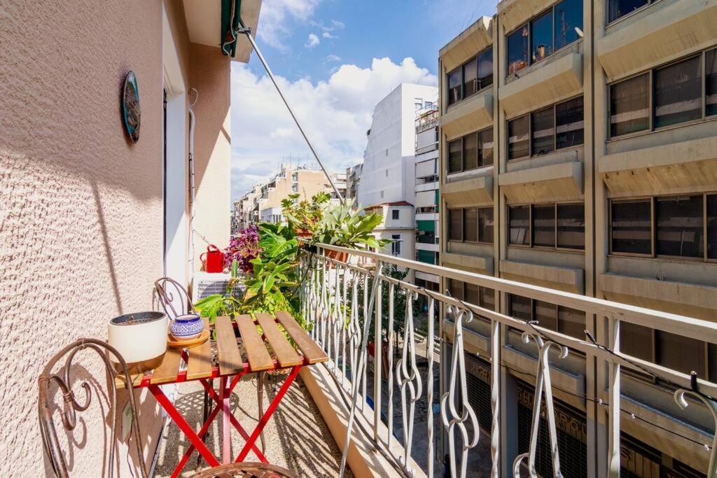 Iphigenia 2 Bedroom Retro Downtown Apartment Atenas Exterior foto